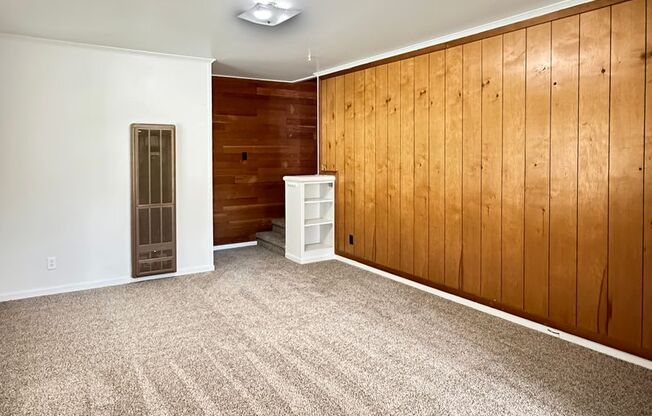 Charming 1 bedroom cottage with small garage