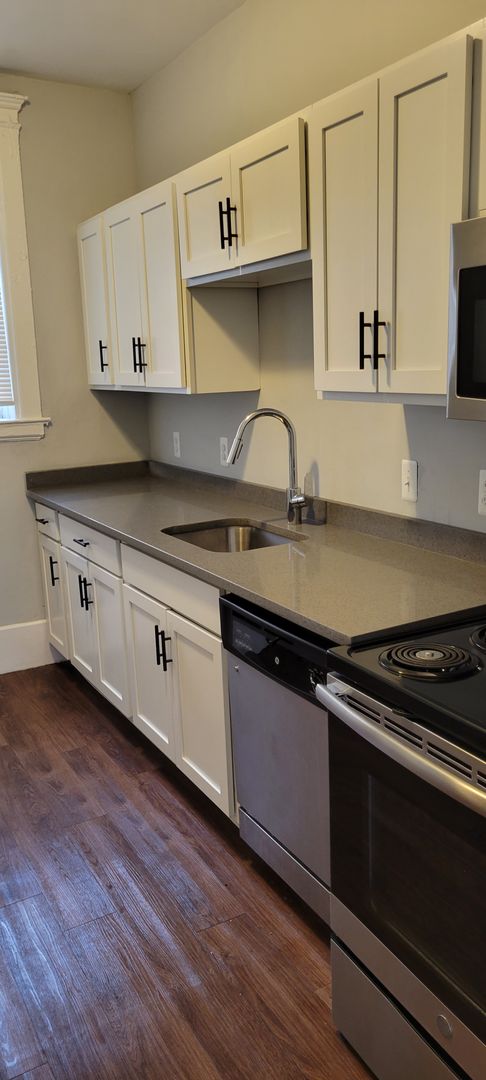 2 beds, 1 bath, 778 sqft, $1,595, Unit 10