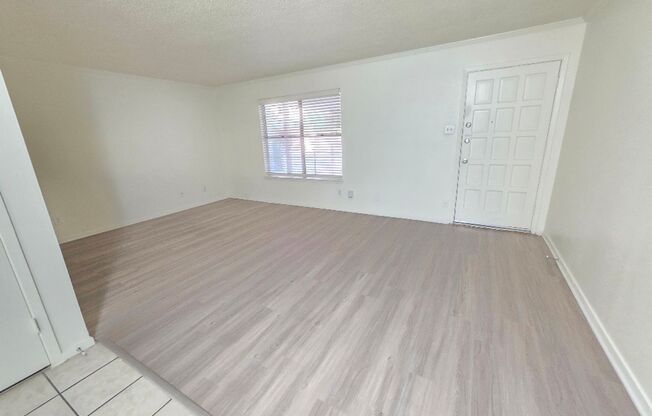 1 bed, 1 bath, 700 sqft, $899, Unit LAW7-105