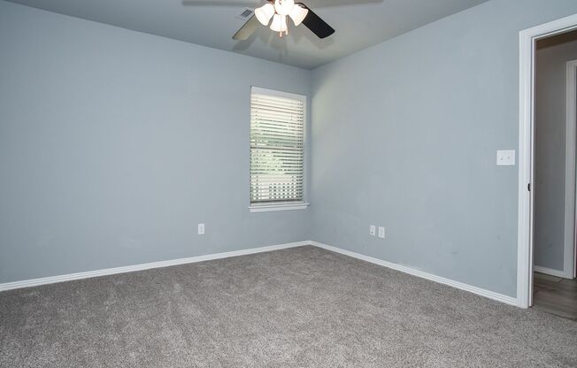 1 bed, 1 bath, $625, Unit Room 1