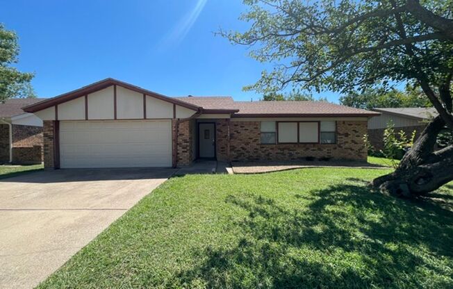 7536 Meadowlark Lane N, Watauga, Texas 76148