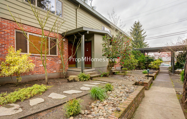 Updated One Bedroom Condo Within Walking Distance to OHSU!