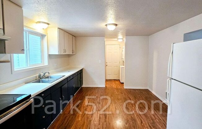 3 beds, 1.5 baths, $2,295