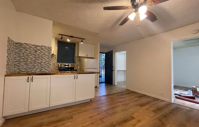 Ideal for students or faculty - 1 Bed 1 Bath across UH at University Court - Utilities Included.
