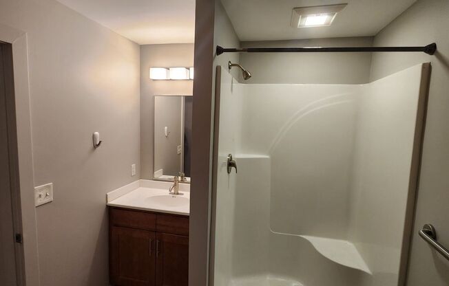 Studio, 1 bath, 431 sqft, $995, Unit Unit 200
