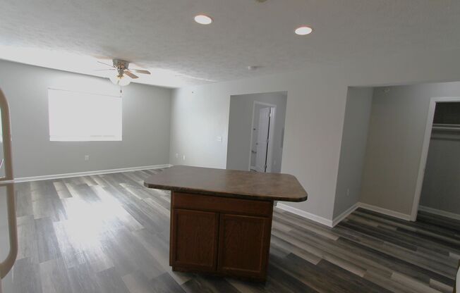 2 beds, 1 bath, 1,100 sqft, $1,150, Unit 6713-1