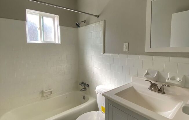 2 beds, 1 bath, 850 sqft, $1,395, Unit 497-D10