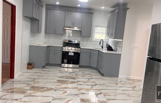 610 E 3 ST