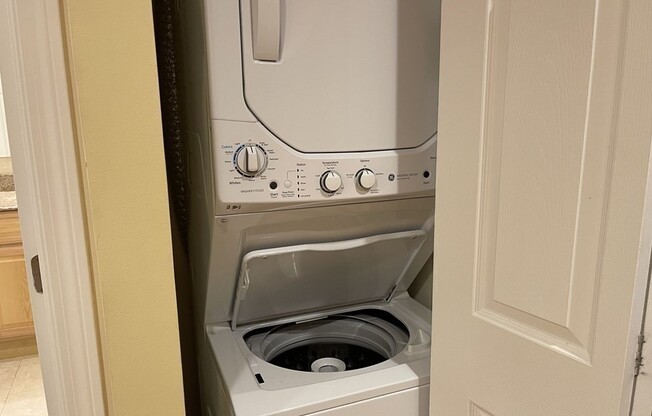 1 bed, 1 bath, 720 sqft, $3,400, Unit 405