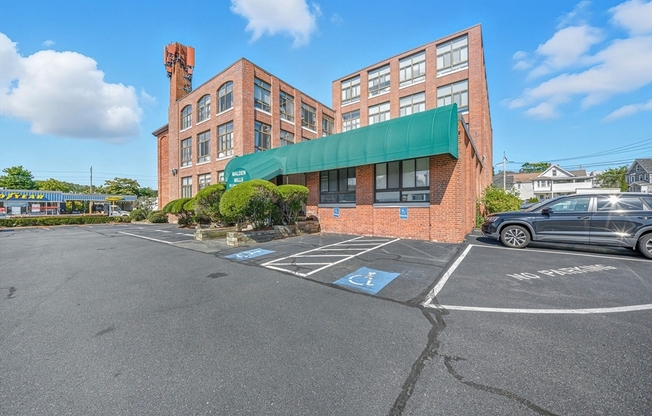 1 bed, 1 bath, 440 sqft, $2,100, Unit U106