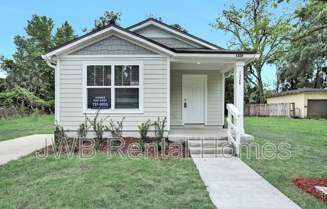 1328 8 ST W