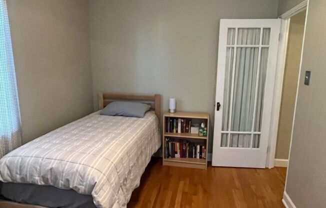 2 beds, 1 bath, $2,000