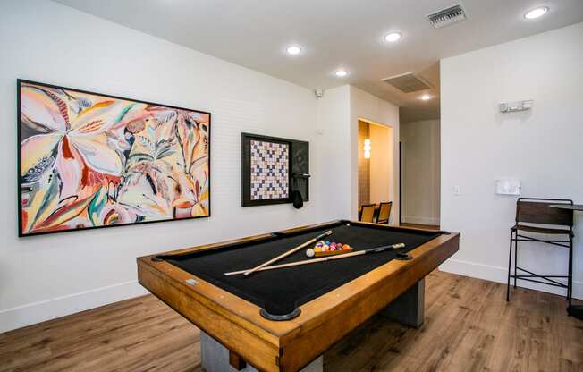 Octave Apartments  a game room with a pool table and a painting on the wall at Octave Apartments, Nevada