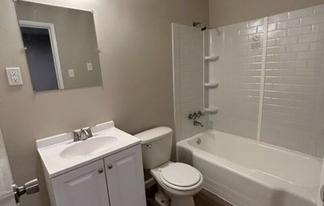 1 bed, 1 bath, $1,190, Unit H