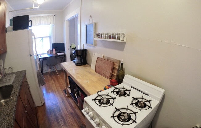 1 bed, 1 bath, $2,400, Unit 24