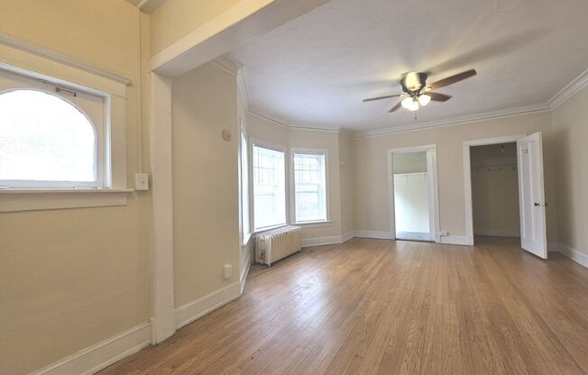 1 bed, 1 bath, $1,150, Unit 9