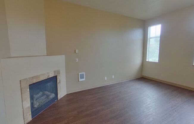 3 beds, 1.5 baths, $2,400, Unit 6