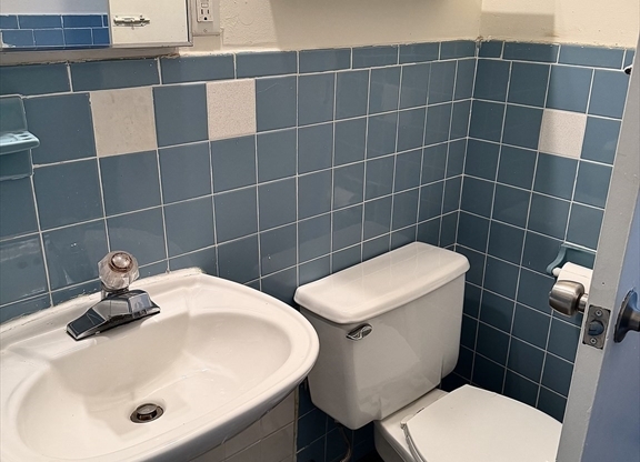 Studio, 1 bath, 999 sqft, $1,950, Unit 23