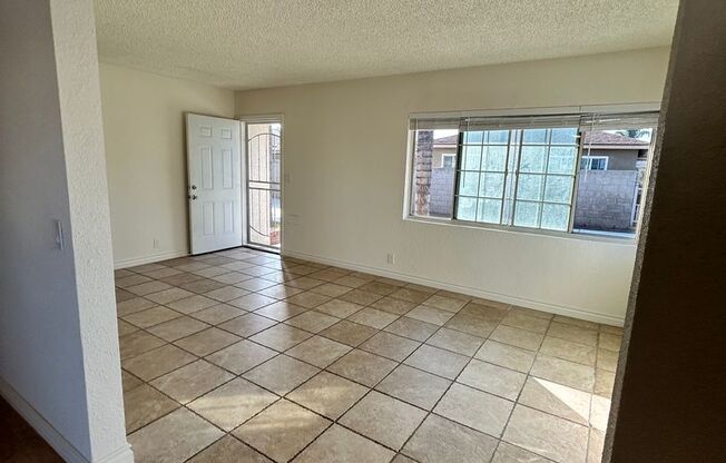 2 beds, 1 bath, $2,400