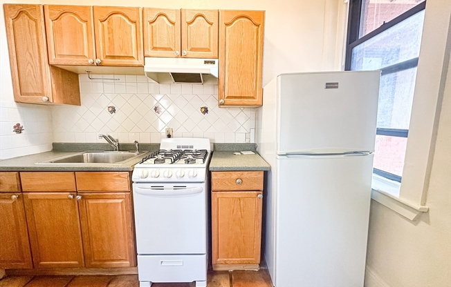 1 bed, 1 bath, 400 sqft, $2,050, Unit 20