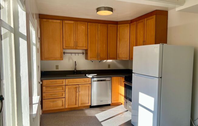 2 beds, 1 bath, 808 sqft, $3,395, Unit Apt 1