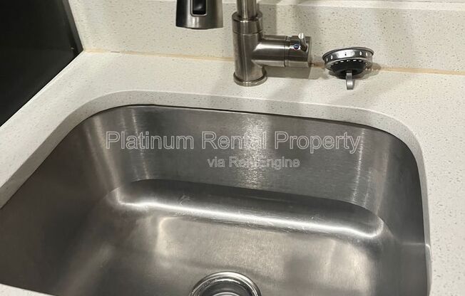 1 bed, 1 bath, 550 sqft, $1,000, Unit 6