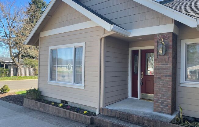 Lovely 3 Bed 2 Bath House in River Road Area