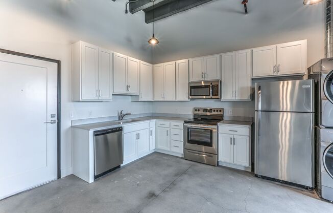 1 bed, 1 bath, 722 sqft, $1,350, Unit A402