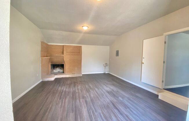 3 beds, 1 bath, $950