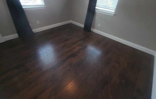 Granbury TX ; 2 bed 1 bath duplex! Water provided