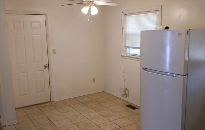 3 beds, 1 bath, $1,600