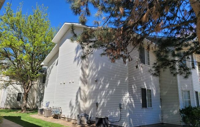 4823 N Charm