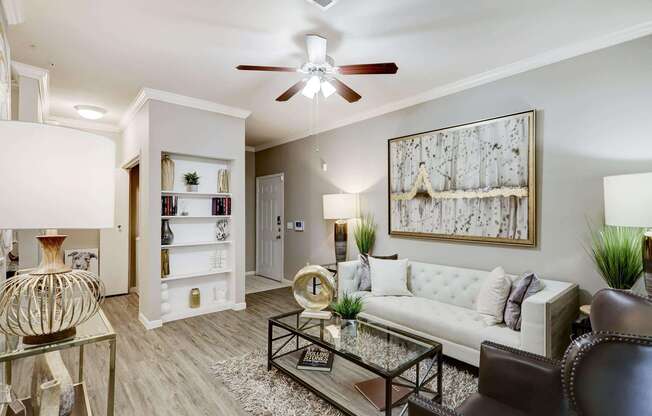 1 bed, 1 bath, 806 sqft, $1,356