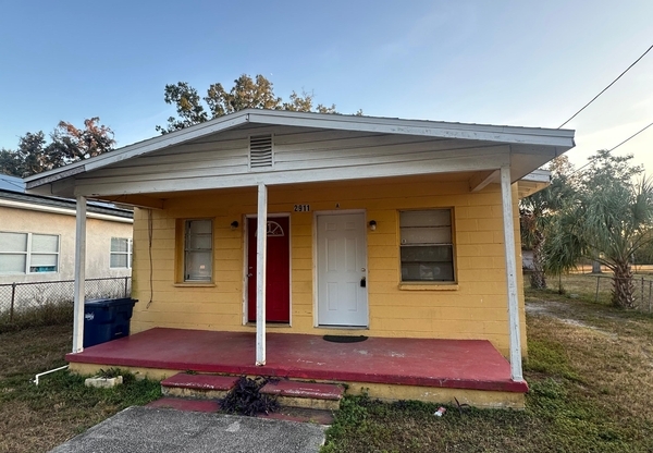 2911 E 33 AVE