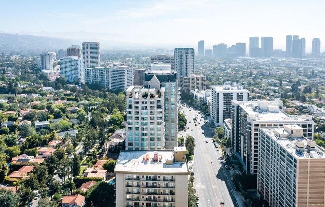 1 bed, 2 baths, $2,695