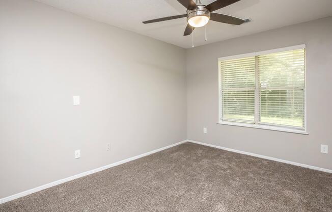 3 beds, 2 baths, 1,096 sqft, $1,550