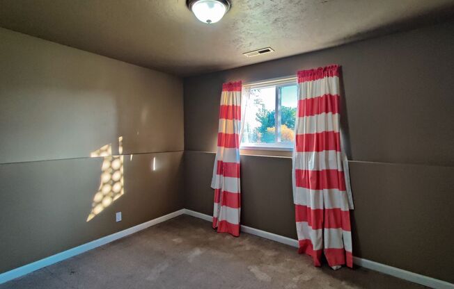 3 beds, 2 baths, $2,500