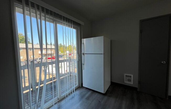 2 beds, 1 bath, 840 sqft, $1,350, Unit 685