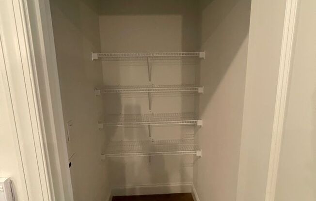 1 bed, 1 bath, 859 sqft, $1,600, Unit B203