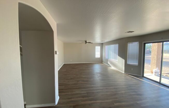 5 beds, 3 baths, $2,450, Unit 1580X