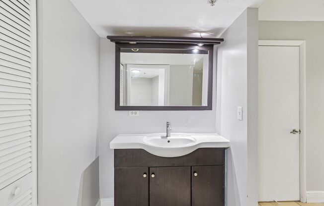 1 bed, 1.5 baths, 866 sqft, $1,900, Unit L- 504
