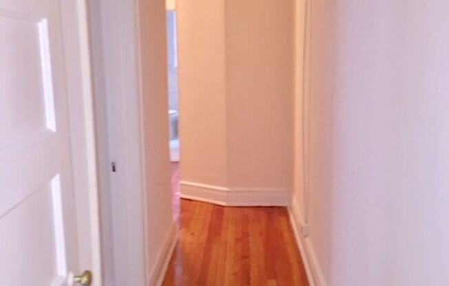 2 beds, 1 bath, 1,100 sqft, $1,725, Unit B1