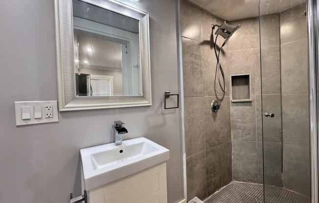2 beds, 1 bath, 1,000 sqft, $3,300, Unit 3