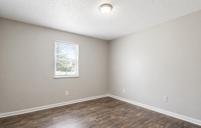 2 beds, 1 bath, 895 sqft, $1,000, Unit 7D