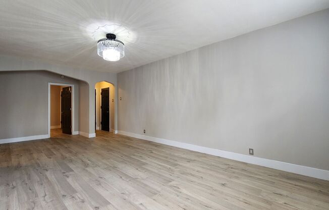 7512 Cromwell