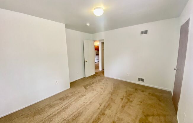 2 beds, 1 bath, 1,000 sqft, $1,295, Unit #12