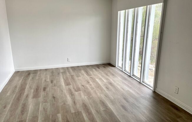 2 beds, 1 bath, 700 sqft, $1,250, Unit 04