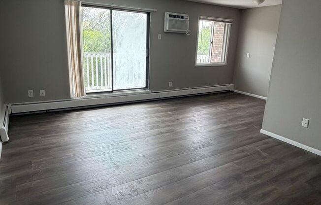 2 beds, 1 bath, $1,200, Unit 1053306