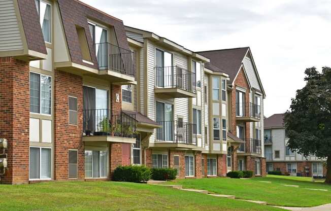 Apartment Exterior at Bristol Square