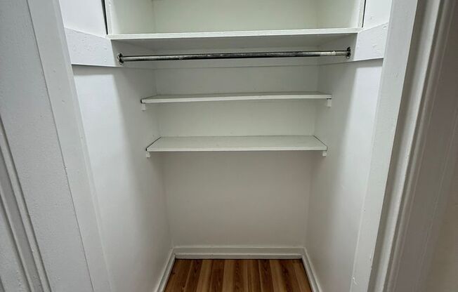 1 bed, 1 bath, 572 sqft, $1,425, Unit Old King Edward 6